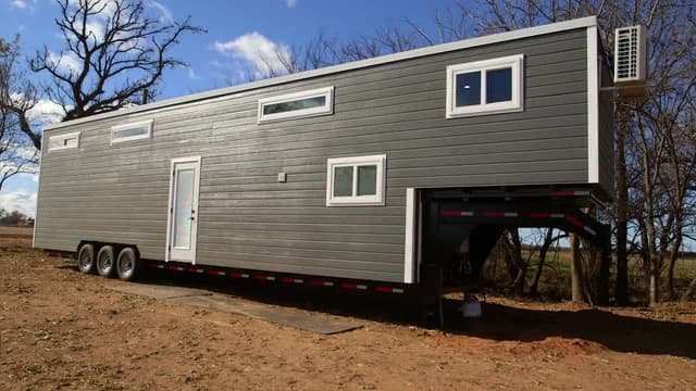 S08:E02 - Family of Five's Tiny House