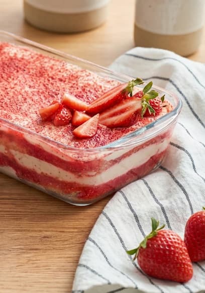 S01:E04 - Tiramisu Duo: Classic & Strawberry Tiramisu poster