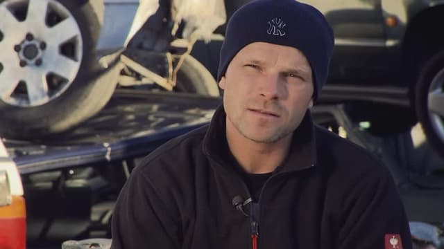 S01:E08 - Bike Crash