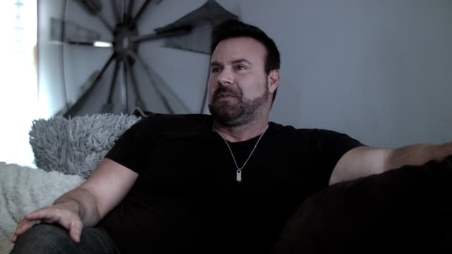 S01:E01 - Lost in Staten Island