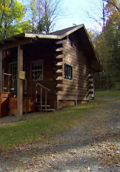S01:E03 - Family of Six Downsizes from 2500 Sq. Ft. To Tiny Home poster