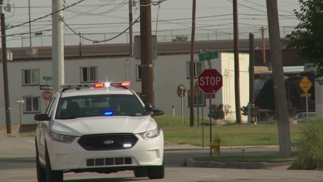 S09:E08 - Ringside Seat