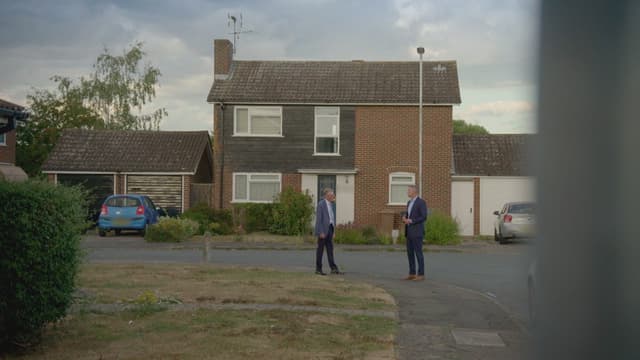 S01:E09 - Joan Albert: Alone