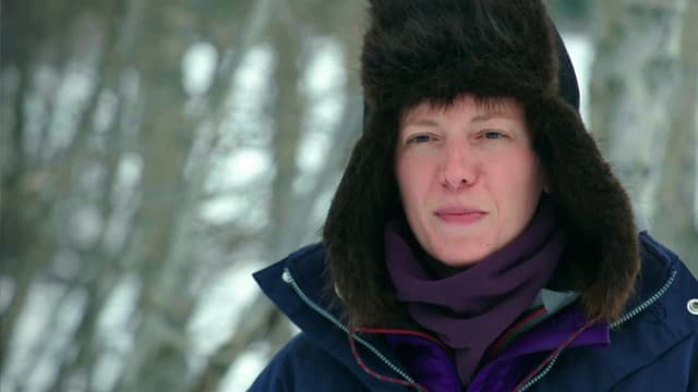 S04:E01 - Frost and Found