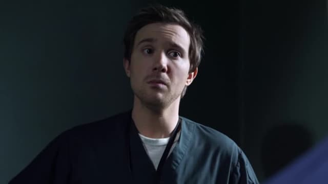 S01:E12 - You're the One That I Haunt