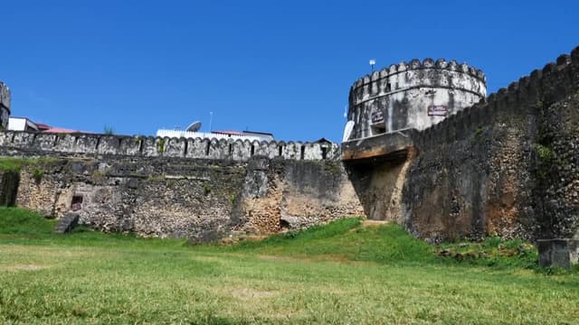 S01:E02 - Stone Town, Freddie Mercury's City