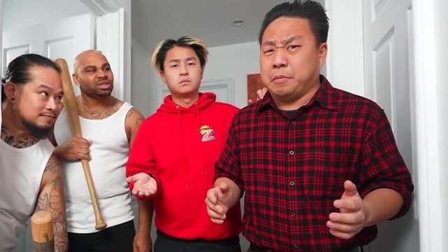 S01:E12 - I Asked Ronaldo for a House Tour!