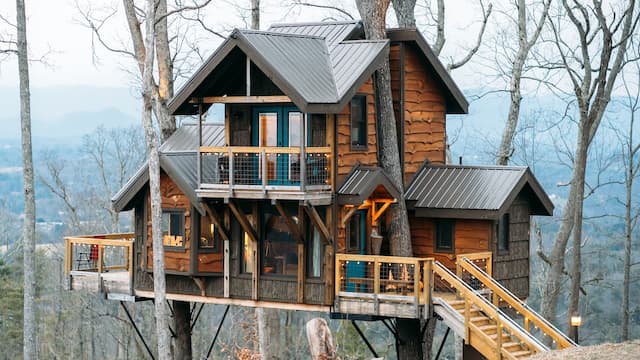 S01:E02 - Tiny Life in the Trees & Life on Wheels