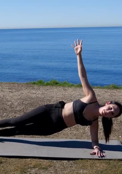 S01:E08 - 15 Min Quick Abs Workout - Day 8 poster