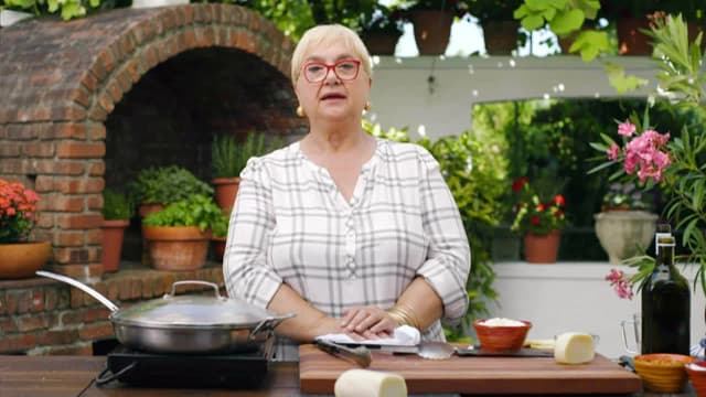 S10:E18 - Tiny Kitchen, Big Flavor
