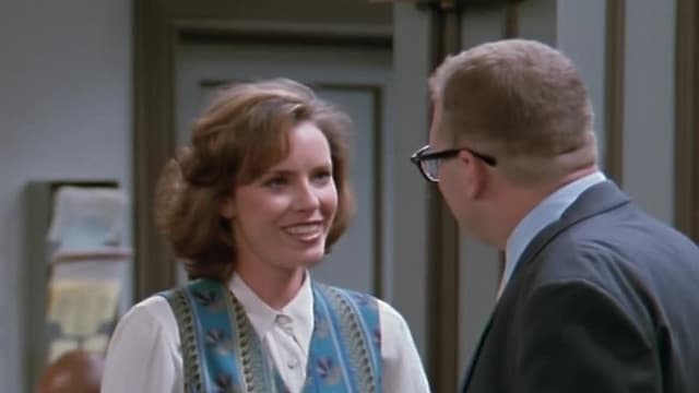 S02:E09 - Mimi's Day Parade