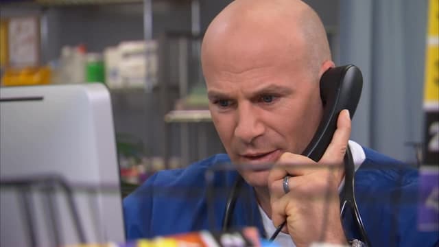 S14:E01 - Creepy Crawlies