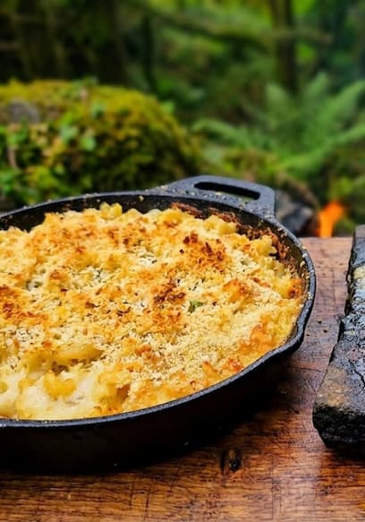 Watch Men With the Pot S02:E03 - Steak and Mac and Cheese Campfire ...