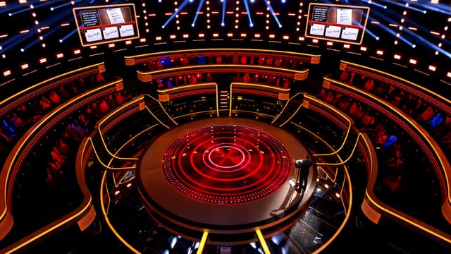 S02:E01 - Split Decision