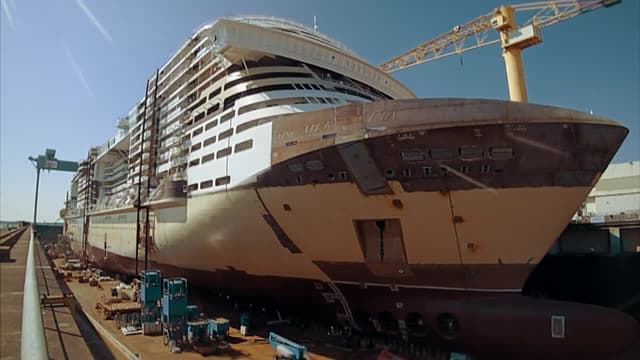 S01:E01 - Giant Cruise Ship