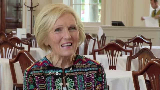 S01:E01 - Mary Berry