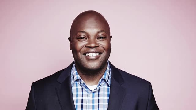 S01:E19 - How Cheo Hodari Coker Went From Hip-Hop Journalist to "Luke Cage" Creator and Showrunner