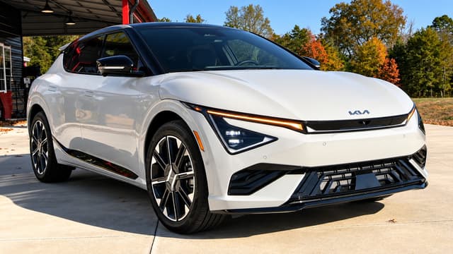 S01:E13 - Kia EV6 GT-Line: Fast, Stylish & Electric