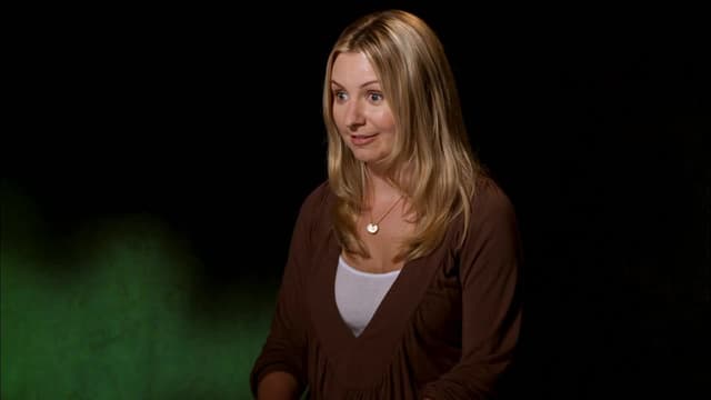 S01:E01 - Beverley Mitchell