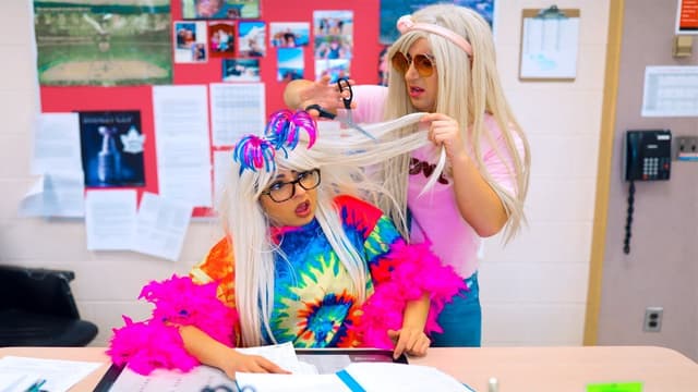 S04:E07 - Teacher Makeover