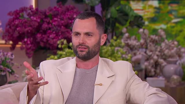 S03:E25 - Penn Badgley