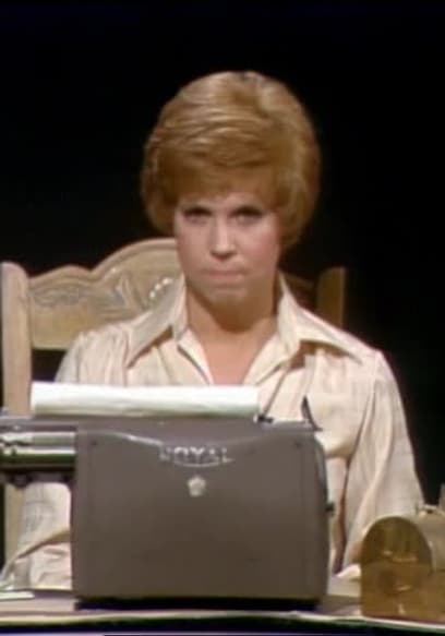 S11:E16 - The Carol Burnett Show: S11 E16 - Family Show poster
