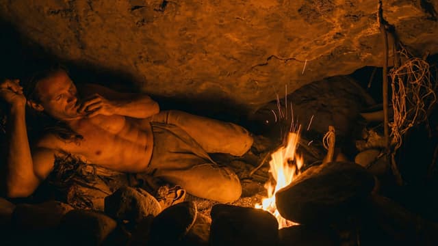 S01:E01 - Primitive Survival Shelter Under a Rock