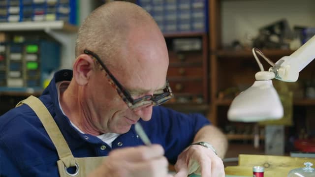 S08:E25 - Dad's Teddy, Sukeshi's Clock, Tennis Trophy