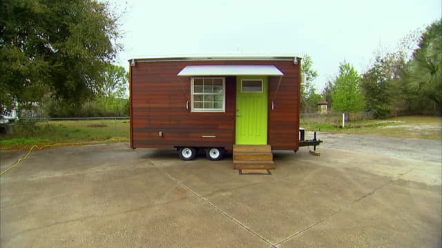 S03:E25 - Student Looks to Graduate to Tiny Home