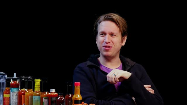 S07:E10 - Pete Holmes Does Improv While Eating Spicy Wings