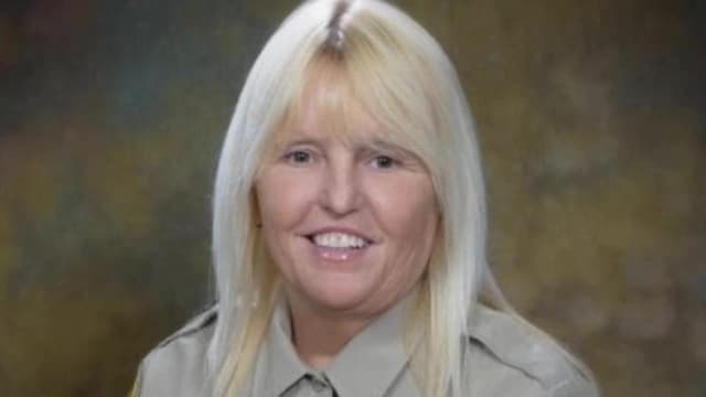 S01:É02 - S01:E02 - The Guard and the Inmate: Love on the Run