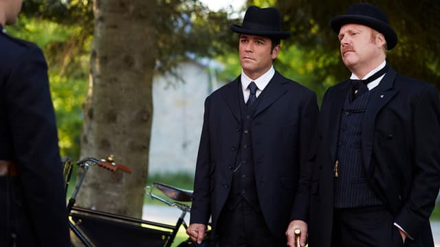 S09:E03 - Double Life