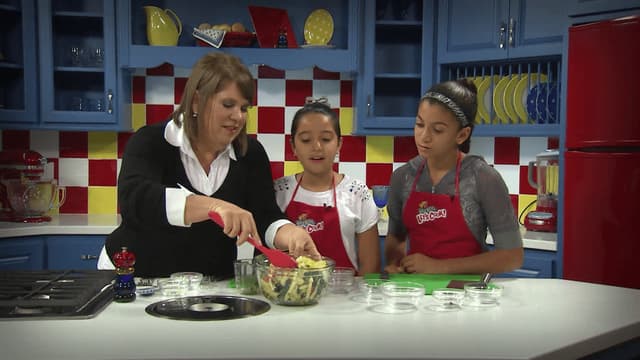 S03:E04 - Super Simple Salad