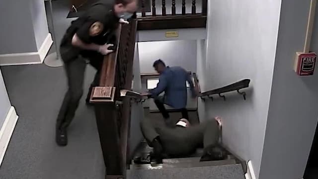 S04:E95 - Top Five: Outrageous Escapes 3