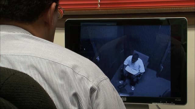 S09:E08 - Alias / Duel