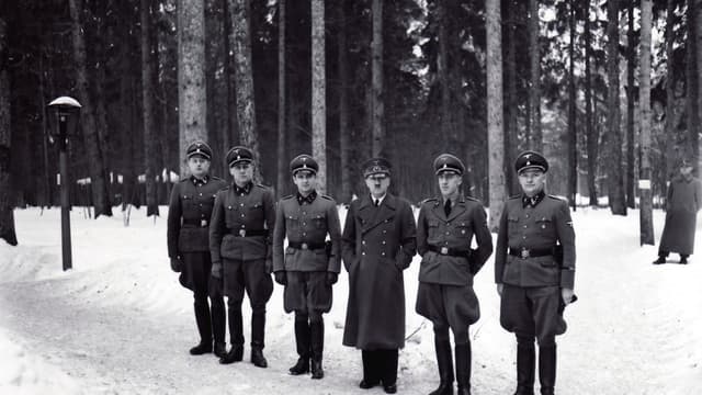S01:E01 - How Hitler's Bodyguard Worked