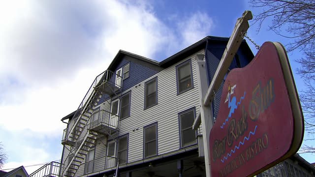 S01:E03 - River Rock Inn