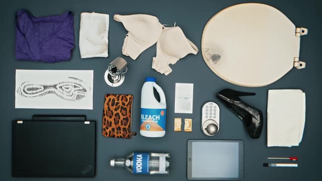 S01:E10 - 27 Shoeprints