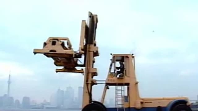 S01:E04 - In the Harbour