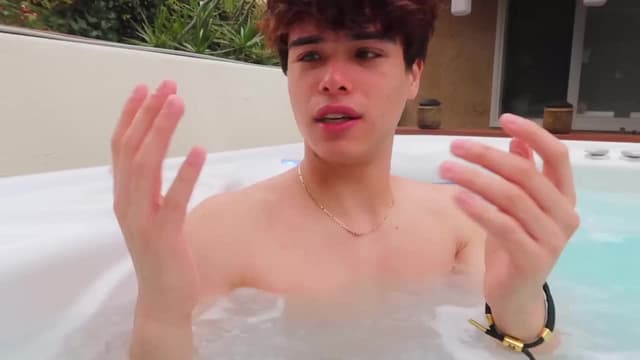 S06:E06 - Surviving 24 Hours in a Hot Tub / Messaging 100 K-Pop Stars to See How Many Would Reply!