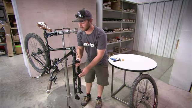 S18:E10 - Mountain Bike Suspensions