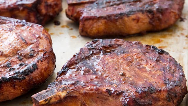S11:E21 - Grilled Pork Chops and Ribs