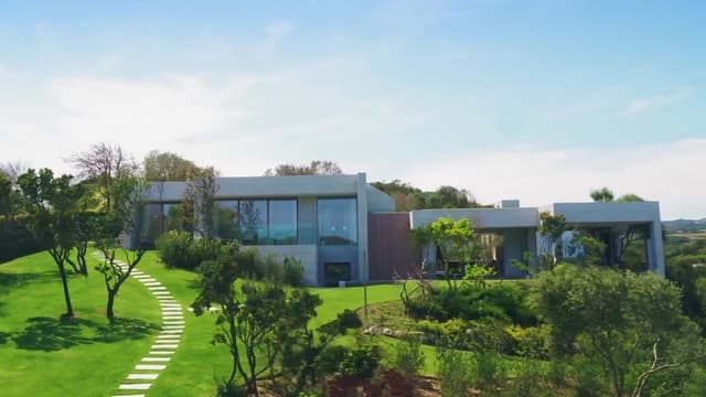 S01:E02 - Ultimate Dream Homes