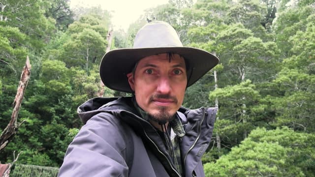 S01:E10 - The Dark of Night