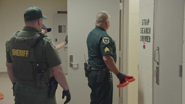 S01:E15 - I'm Not a Criminal, But...