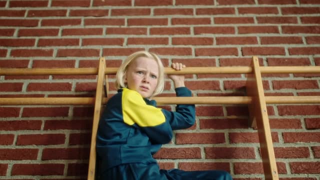 S01:E02 - The Obstacle Course