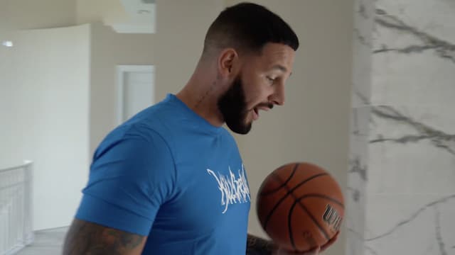 S04:E06 - Little Sister Steals Big Brother's Easter Eggs, She Lives to Regret It