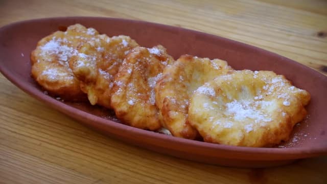 S02:E08 - Medieval Castles and Junk Food