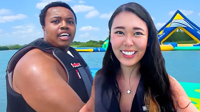 S01:E15 - ExtraEmily Goes to the World's Biggest Water Park!