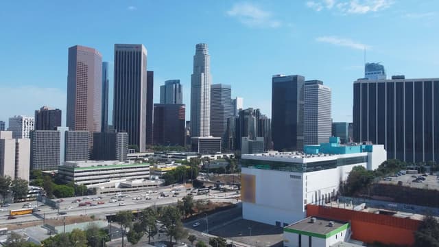 S01:E01 - Los Angeles